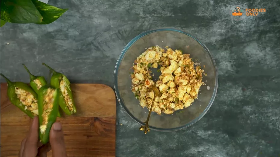 Stuffed Paneer Mirch Recipe